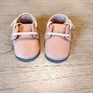 Unisex brown infant lace up shoes